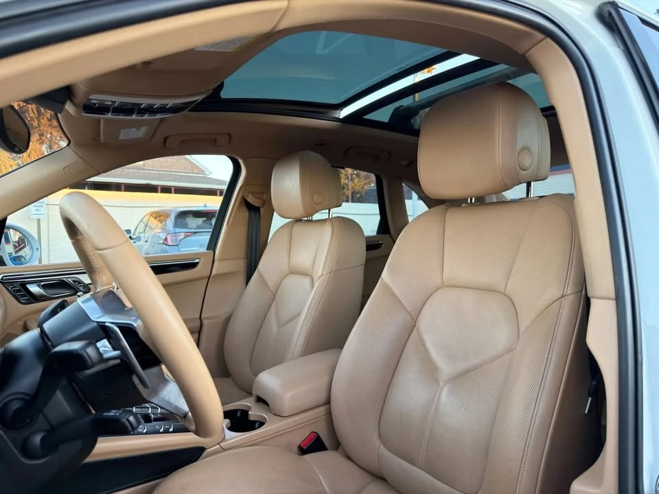 2015 Porsche Macan - Image 14 of 19