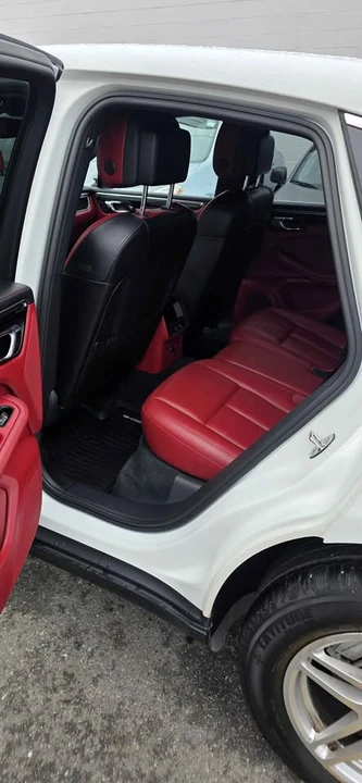 2015 Porsche Macan - Image 7 of 9