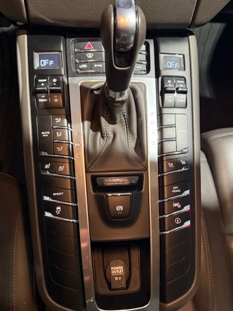 2015 Porsche Macan - Image 18 of 20