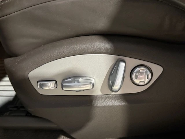 2015 Porsche Macan - Image 19 of 20