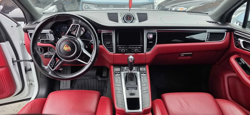 2015 Porsche Macan - Image 2 of 9