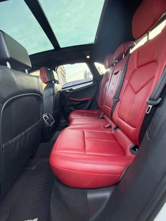 2015 Porsche Macan - Image 9 of 14