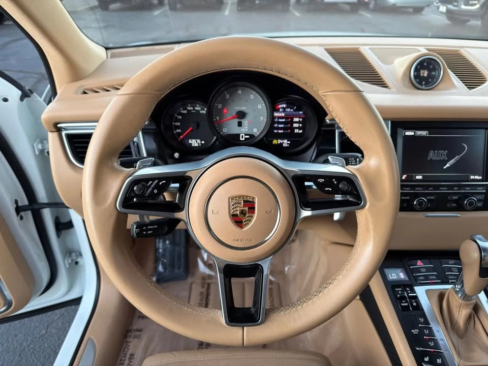 2015 Porsche Macan - Image 16 of 19