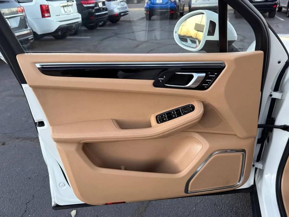 2015 Porsche Macan - Image 11 of 19