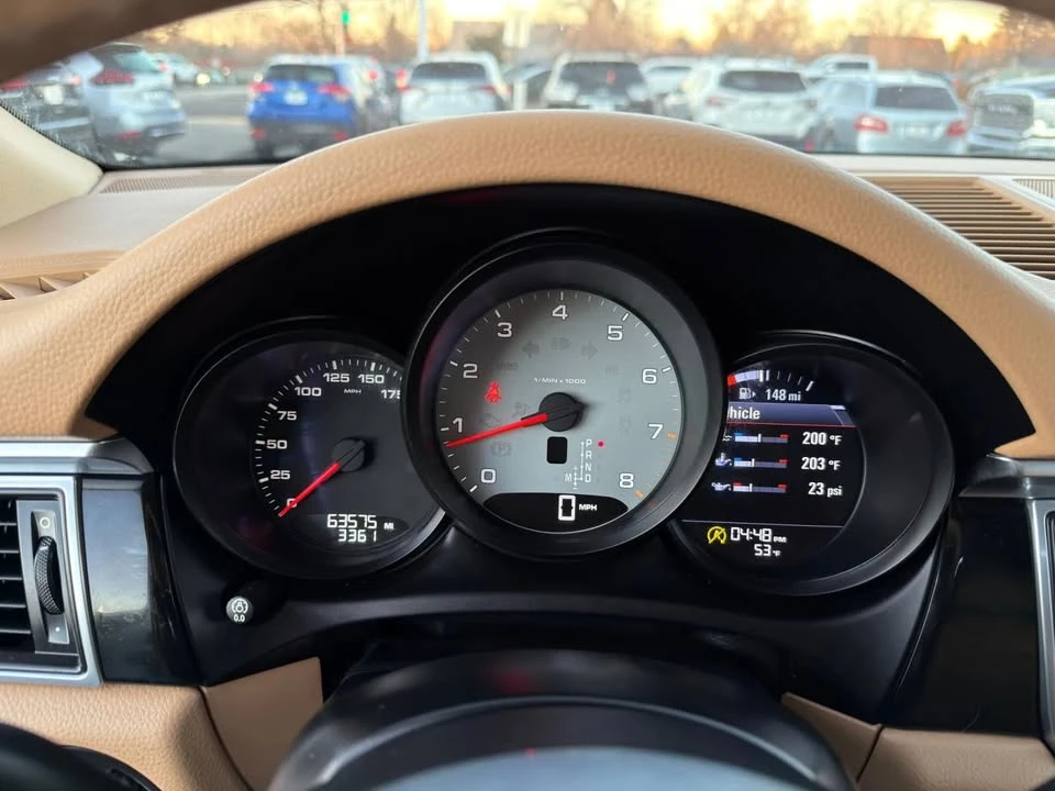 2015 Porsche Macan - Image 17 of 19