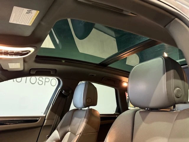 2015 Porsche Macan - Image 17 of 20