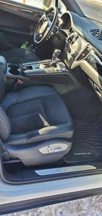 2015 Porsche Macan - Image 17 of 20
