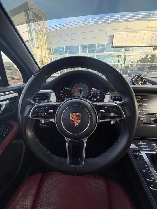 2015 Porsche Macan - Image 12 of 14