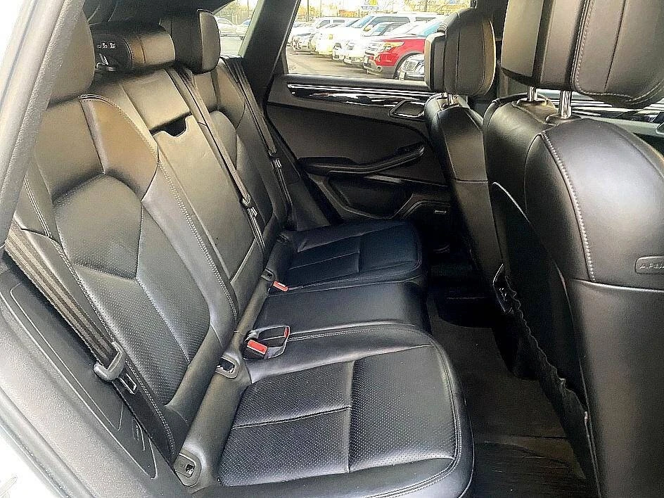 2015 Porsche Macan - Image 11 of 19