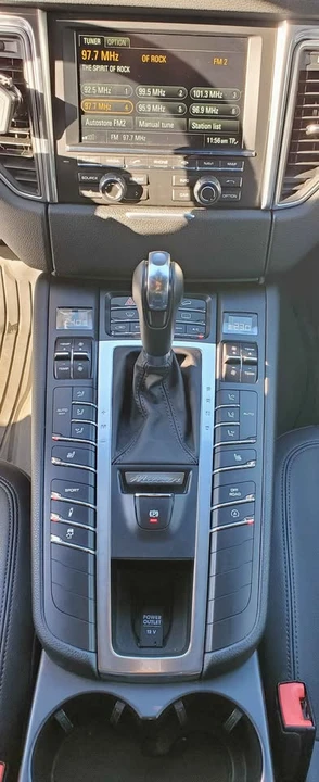 2015 Porsche Macan - Image 12 of 20