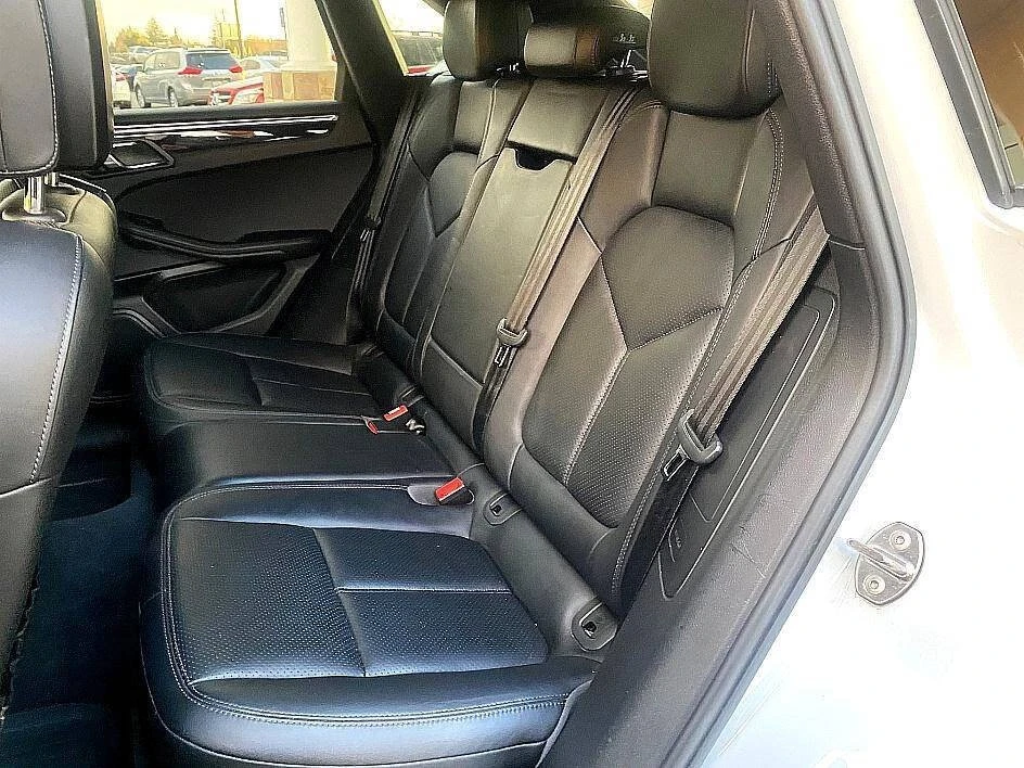 2015 Porsche Macan - Image 12 of 19