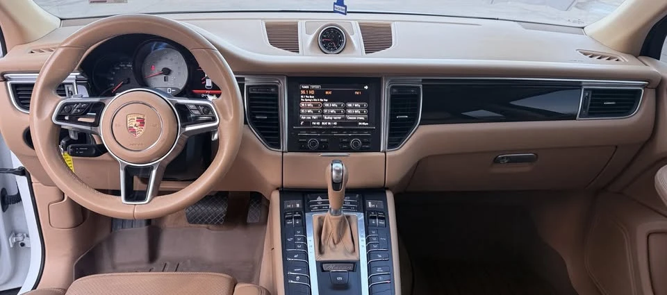 2015 Porsche Macan - Image 16 of 18