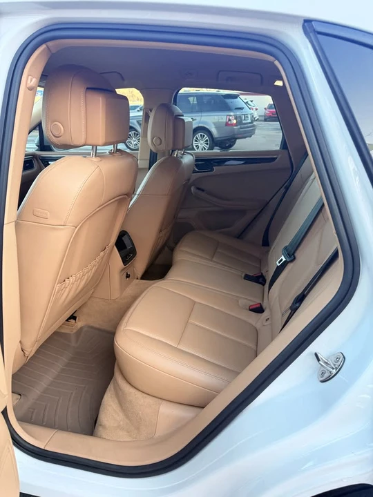 2015 Porsche Macan - Image 9 of 18