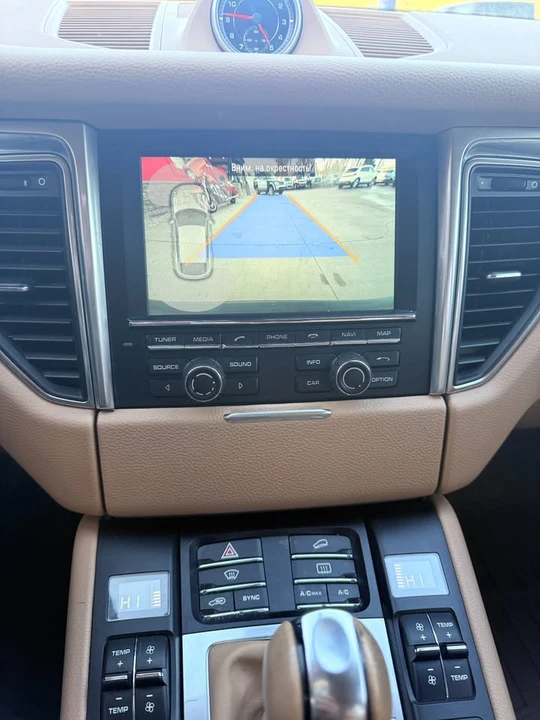 2015 Porsche Macan - Image 15 of 18