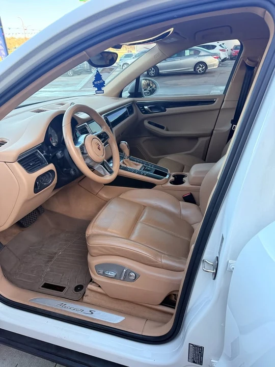 2015 Porsche Macan - Image 10 of 18