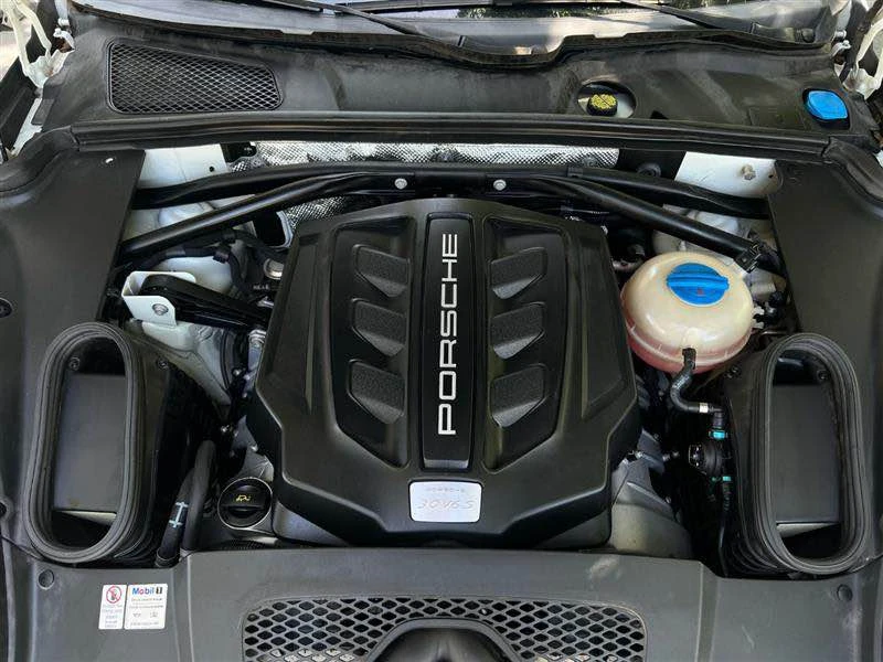 2015 Porsche Macan S - Image 8 of 16