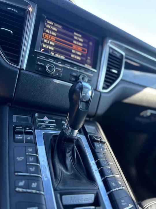 2015 Porsche Macan S - Image 9 of 18