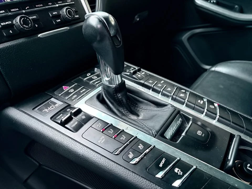 2015 Porsche Macan S - Image 13 of 18