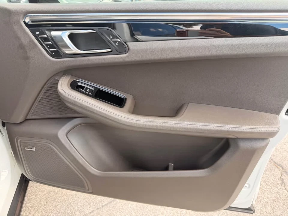 2015 Porsche Macan S - Image 16 of 17