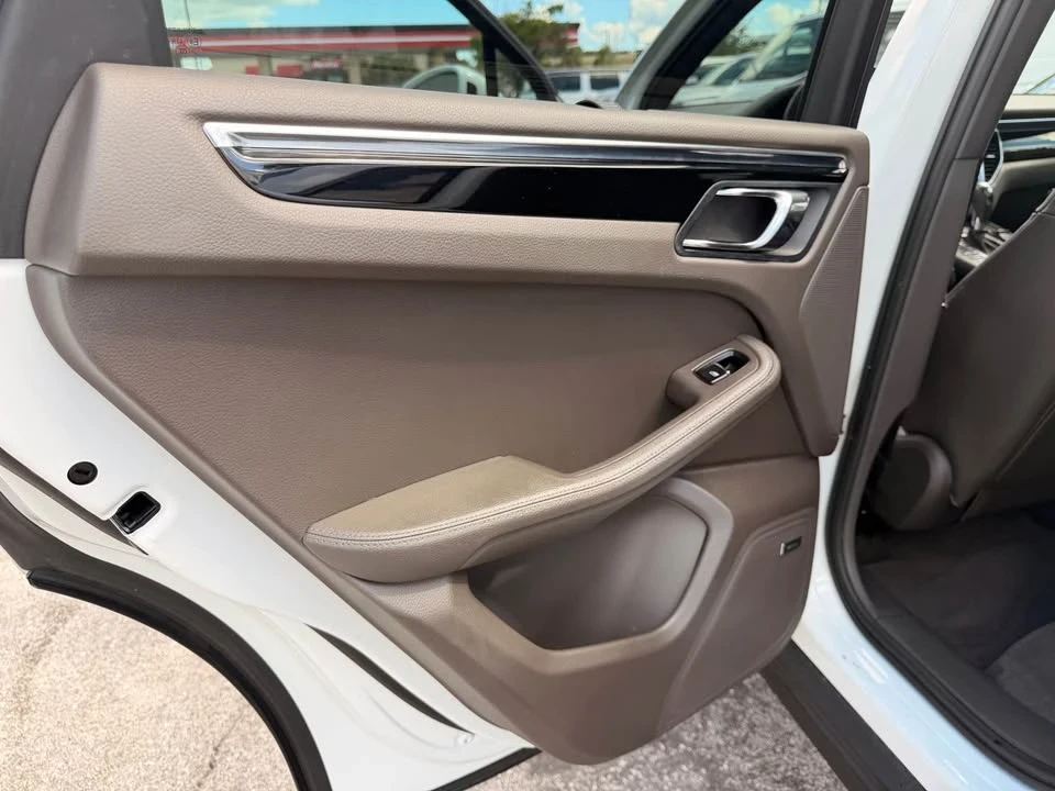 2015 Porsche Macan S - Image 8 of 17