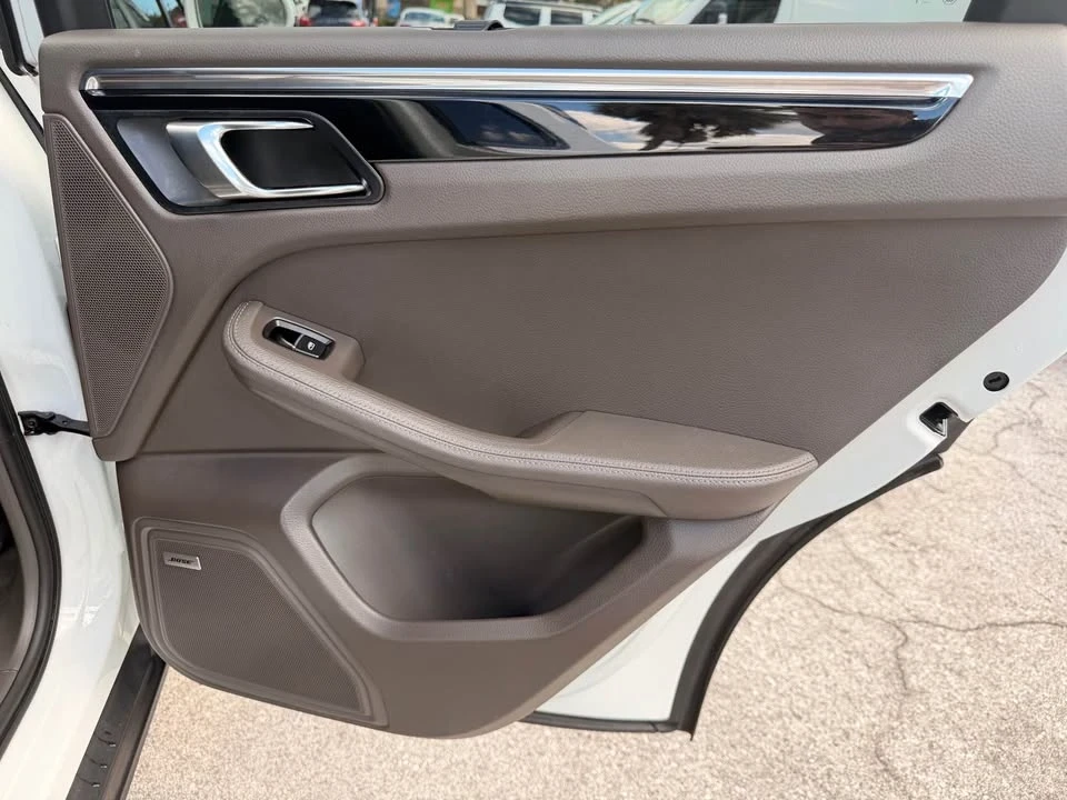 2015 Porsche Macan S - Image 14 of 17