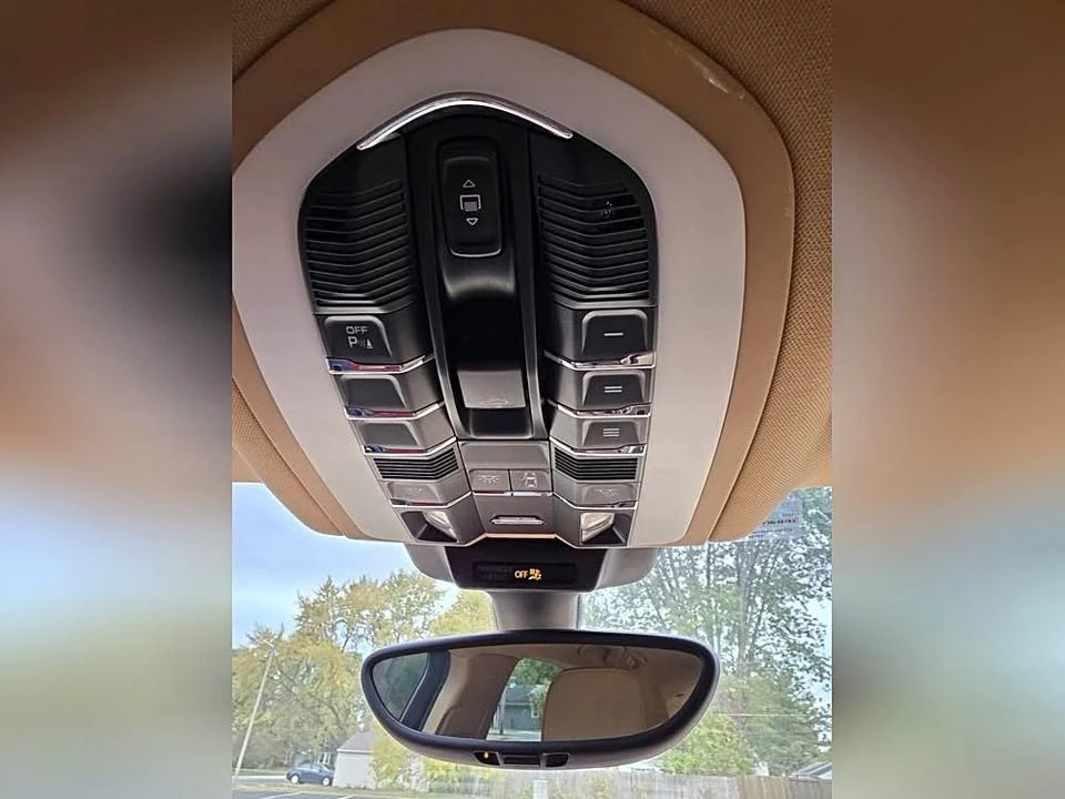 2015 Porsche Macan S - Image 9 of 15