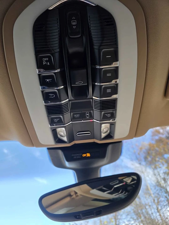 2015 Porsche Macan S - Image 16 of 20