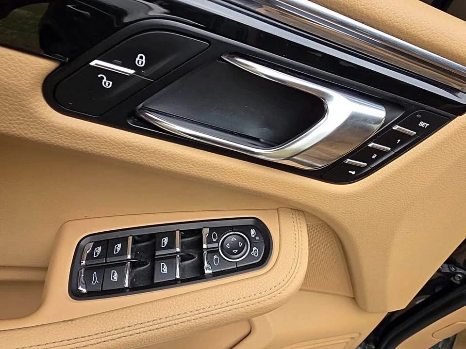 2015 Porsche Macan S - Image 11 of 15