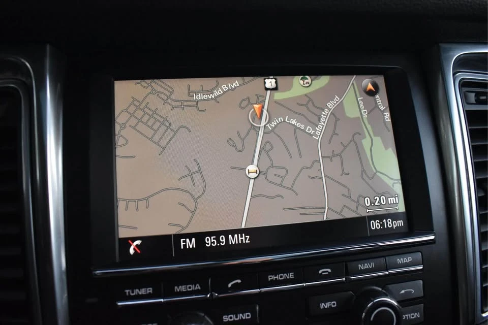 2015 Porsche Macan S - Image 15 of 18