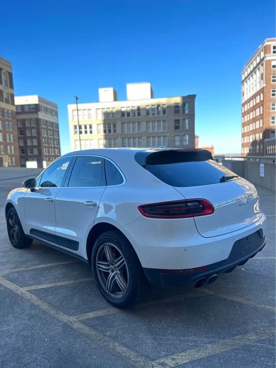 2015 Porsche Macan S - Image 16 of 20