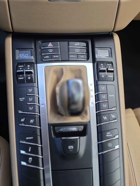 2015 Porsche Macan S - Image 17 of 20