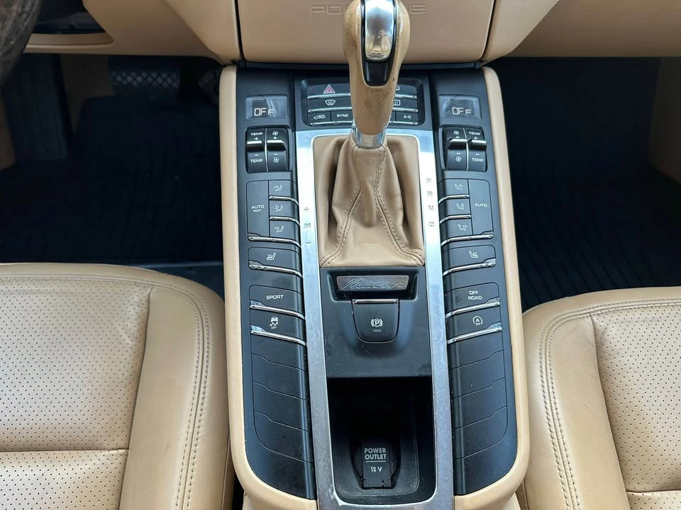 2015 Porsche Macan S - Image 13 of 17