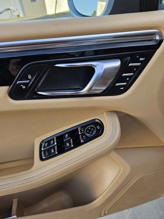 2015 Porsche Macan S - Image 17 of 18