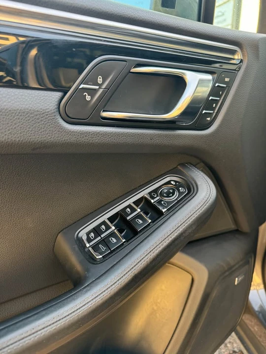 2015 Porsche Macan S - Image 11 of 20