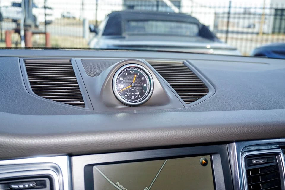 2015 Porsche Macan S - Image 12 of 19
