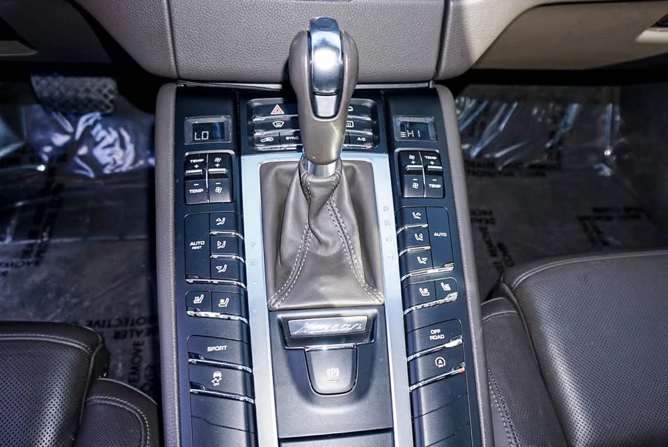 2015 Porsche Macan S - Image 14 of 19