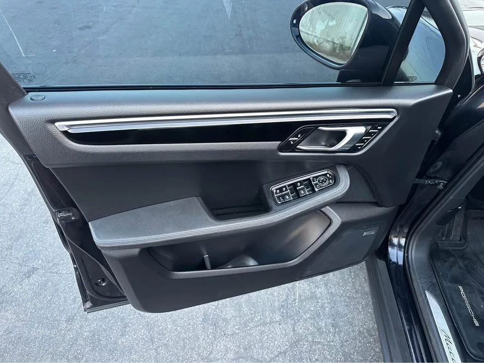 2015 Porsche Macan - Image 8 of 16