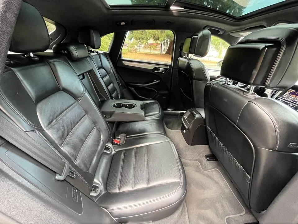 2015 Porsche Macan Turbo - Image 11 of 19