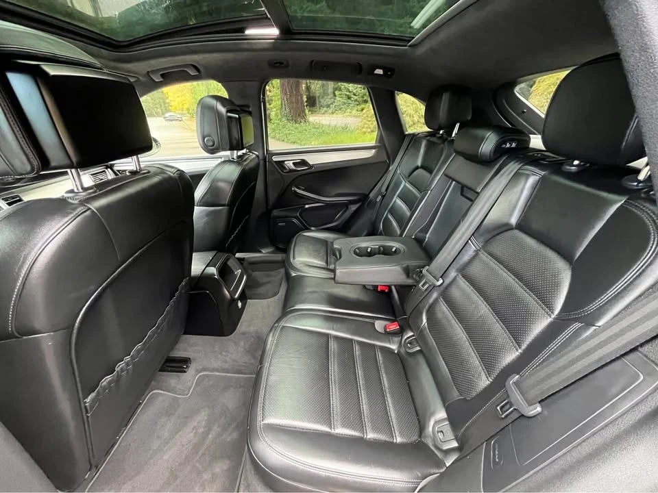 2015 Porsche Macan Turbo - Image 12 of 19