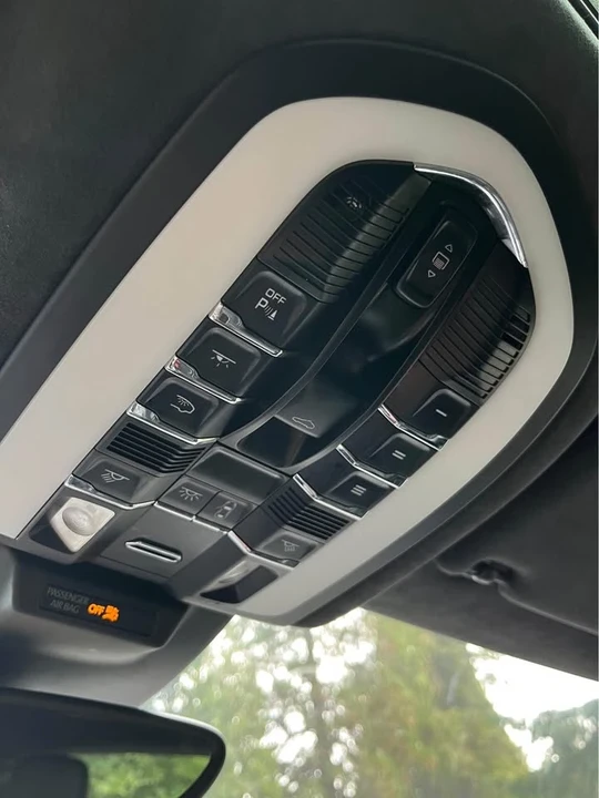 2015 Porsche Macan Turbo - Image 18 of 19