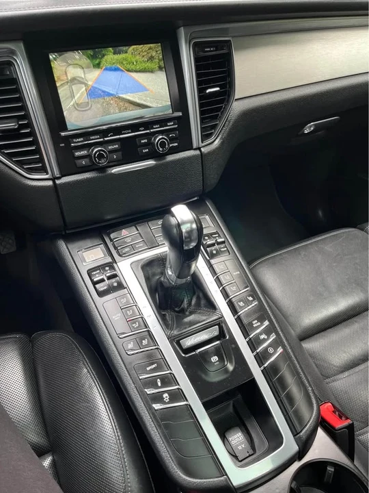 2015 Porsche Macan Turbo - Image 14 of 19