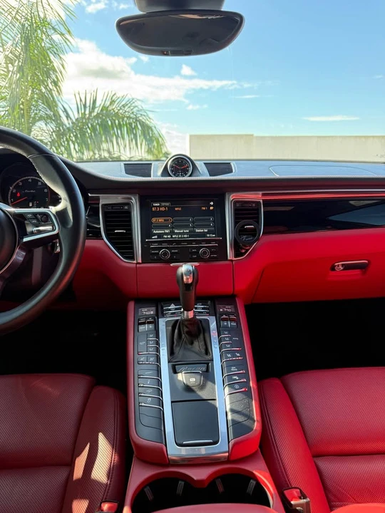 2015 Porsche Macan Turbo - Image 11 of 15
