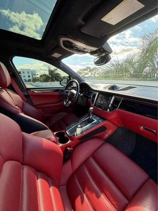 2015 Porsche Macan Turbo - Image 14 of 15