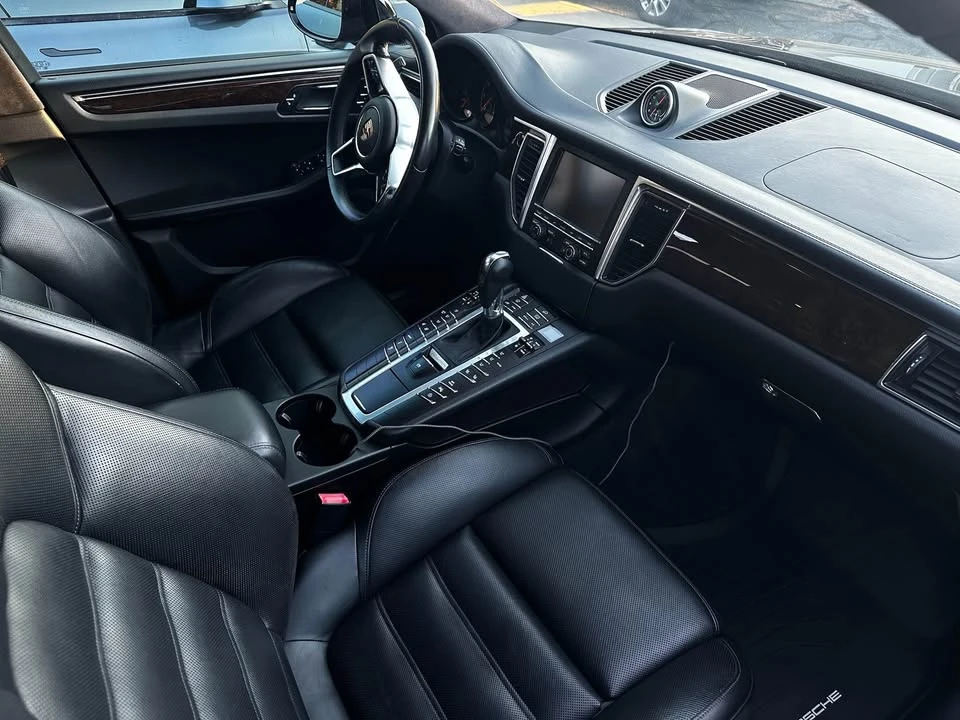 2015 Porsche Macan Turbo - Image 8 of 12