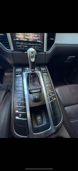 2015 Porsche Macan Turbo - Image 10 of 15