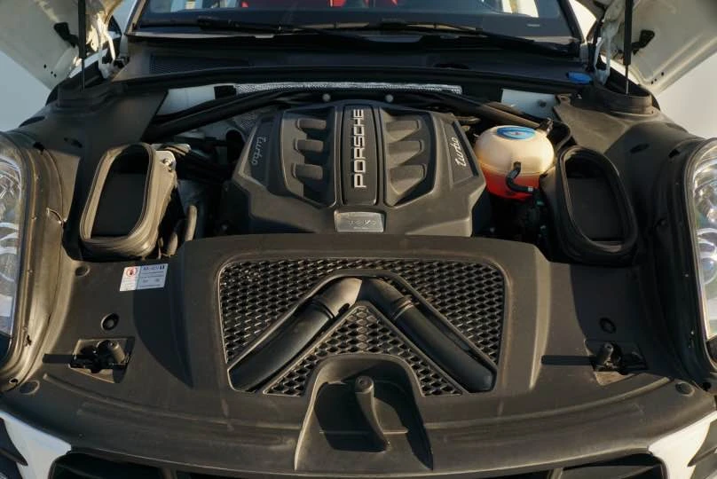 2015 Porsche Macan Turbo - Image 11 of 15