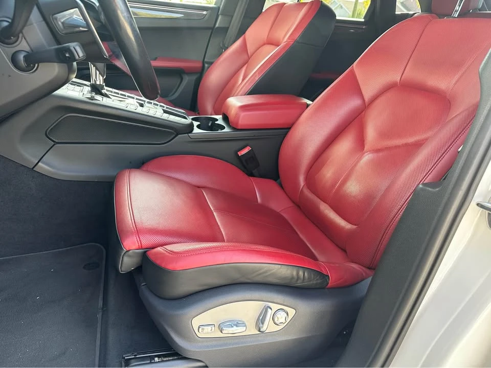 2015 Porsche Macan Turbo - Image 14 of 15