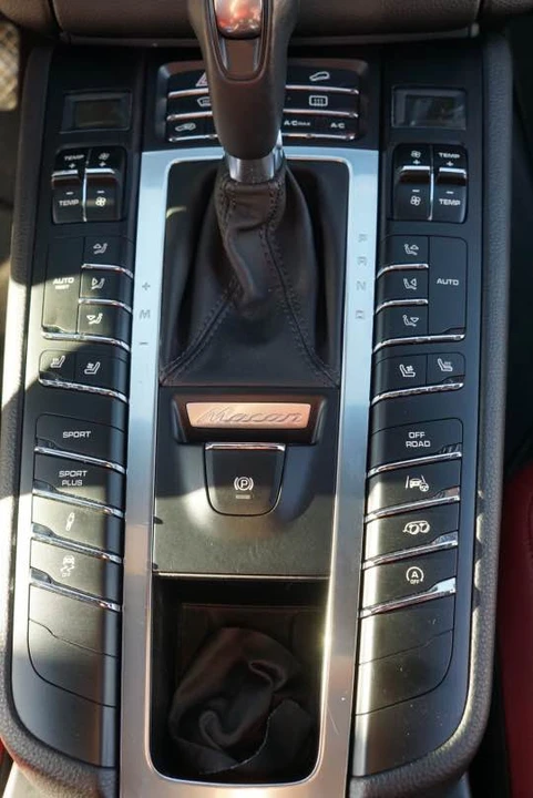 2015 Porsche Macan Turbo - Image 9 of 15