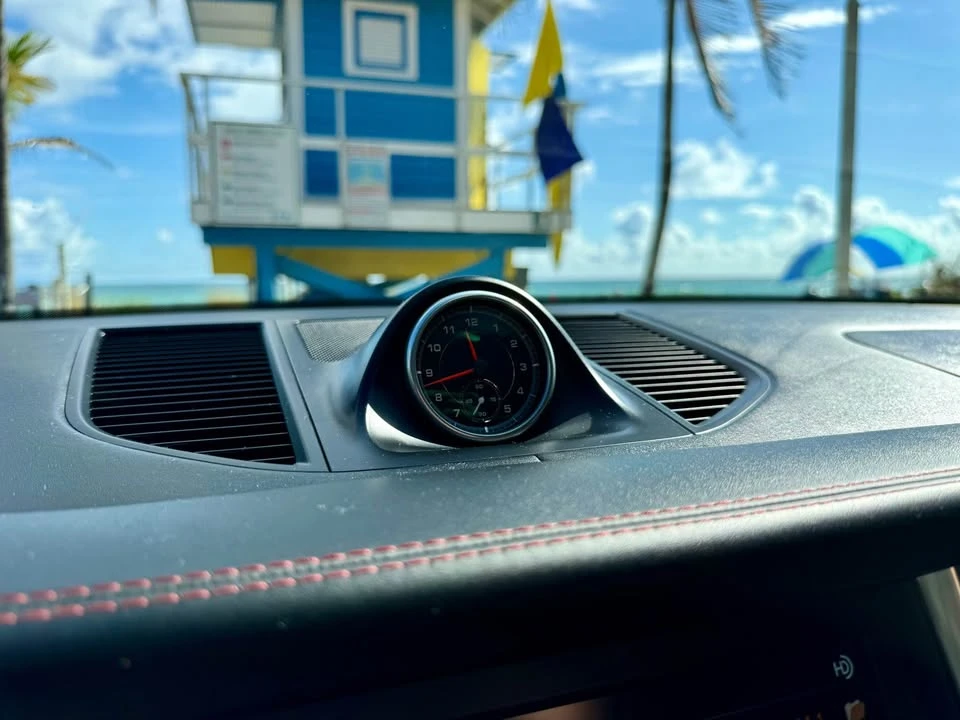 2015 Porsche Macan Turbo - Image 17 of 20