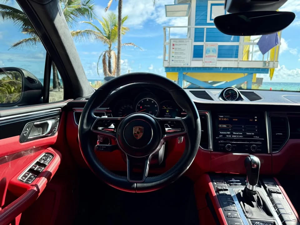 2015 Porsche Macan Turbo - Image 16 of 20